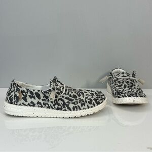 Hey Dude Wendy Woven Cheetah Gray Slip Ons Size 8